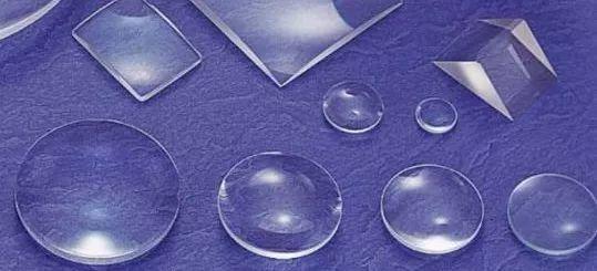 医药制品,制革,造纸等,高端纯碱还可用于显像管玻壳和光学玻璃制造